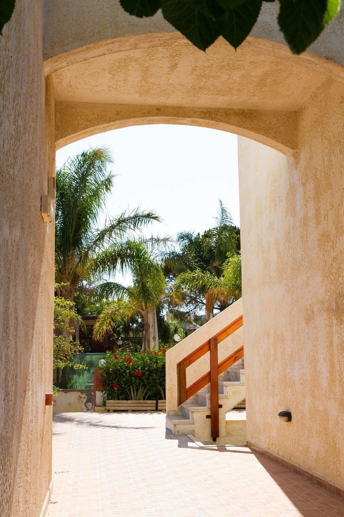 Ideal Hotel Kokkini Hani Esterno foto