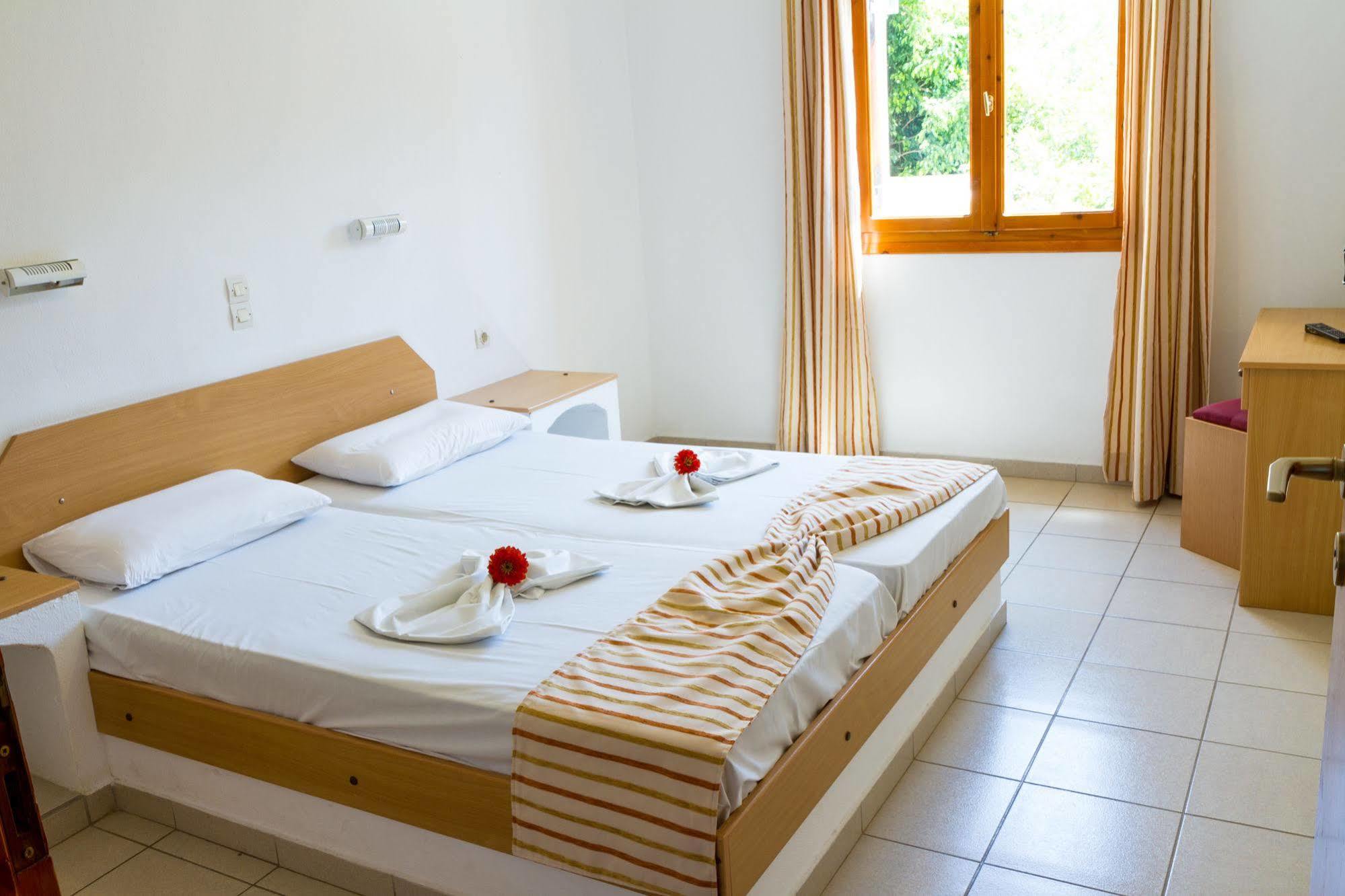 Ideal Hotel Kokkini Hani Esterno foto