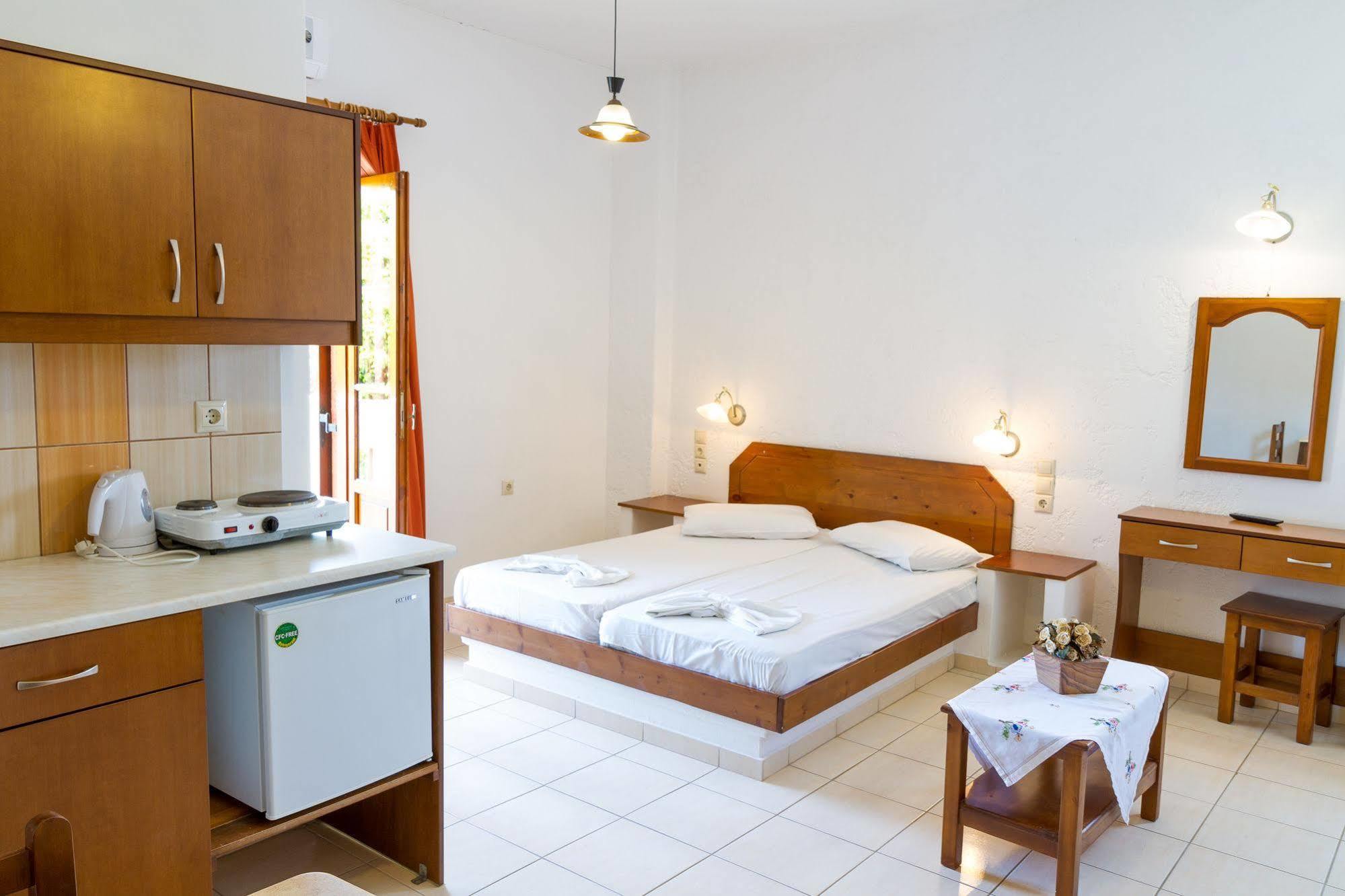 Ideal Hotel Kokkini Hani Esterno foto